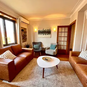 mtlvacationrentals-the-mtlvr-kisses.hotels-in-montreal.org/